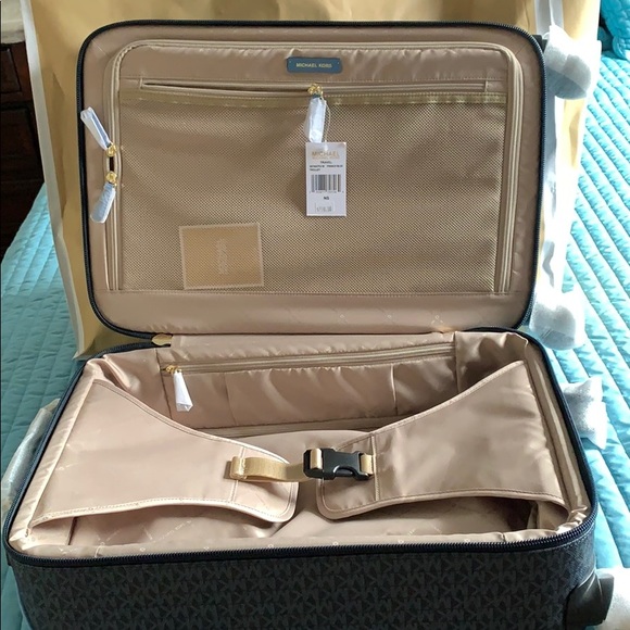 Michael Kors Carry On Luggage and Lg Duffle - Picture 8 of 8